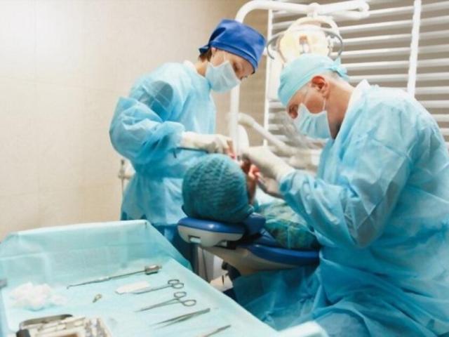 Oral surgeon in Beverly Hills